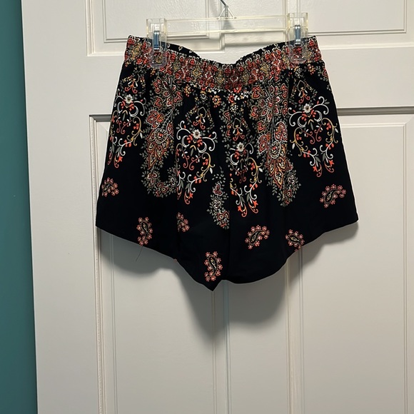 Folk Style Soft Shorts - Picture 2 of 9
